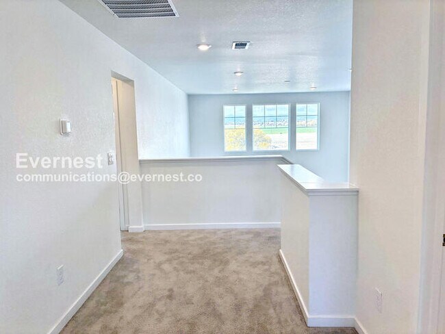 Building Photo - 740 Columbia St