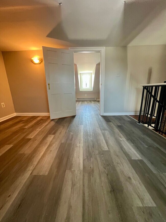 Building Photo - 713 S 2nd St