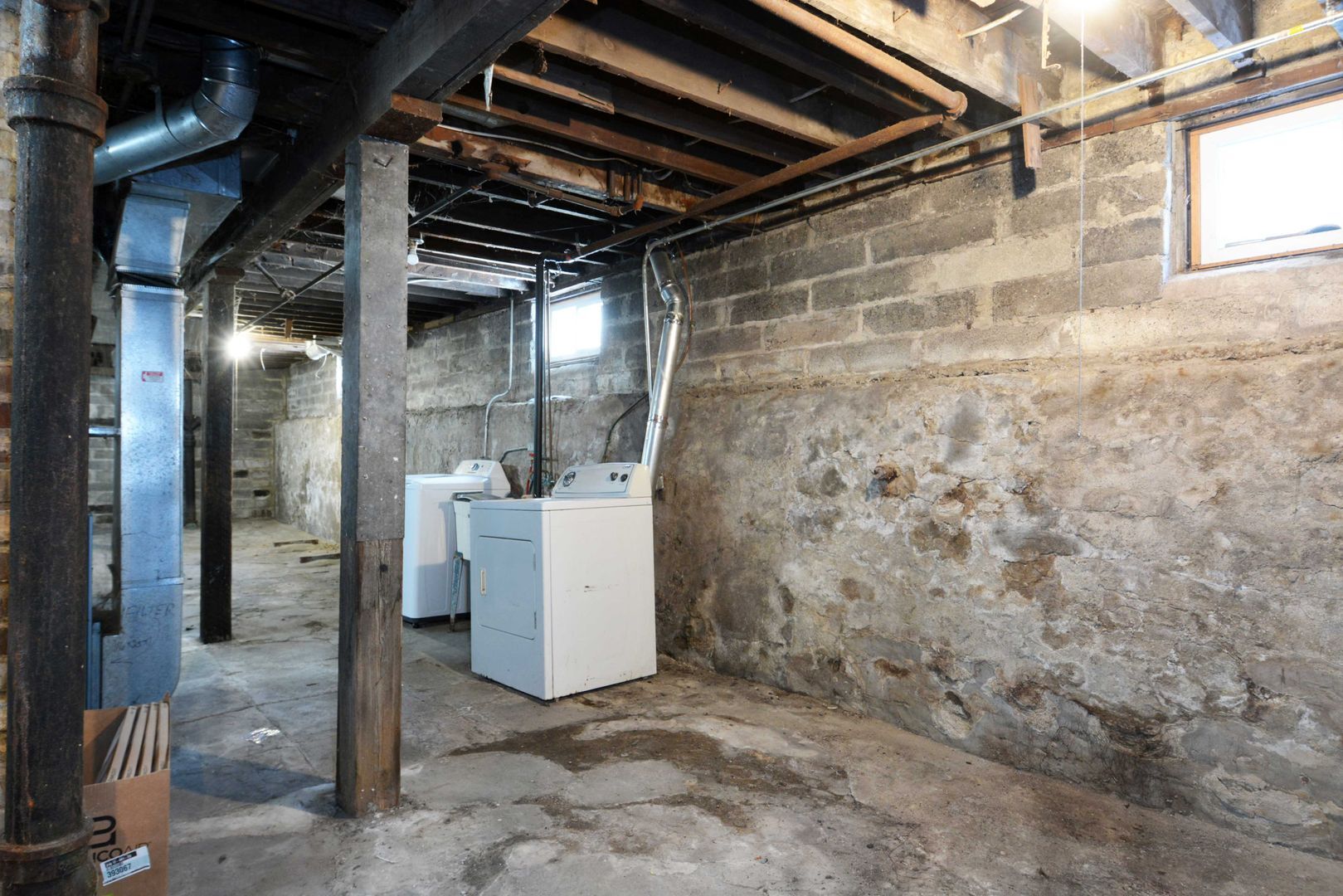 Building Photo - 447 Banfil St