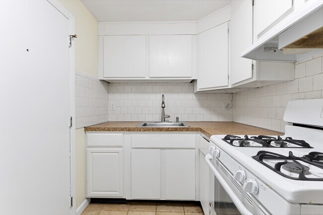 Building Photo - 354 Market St