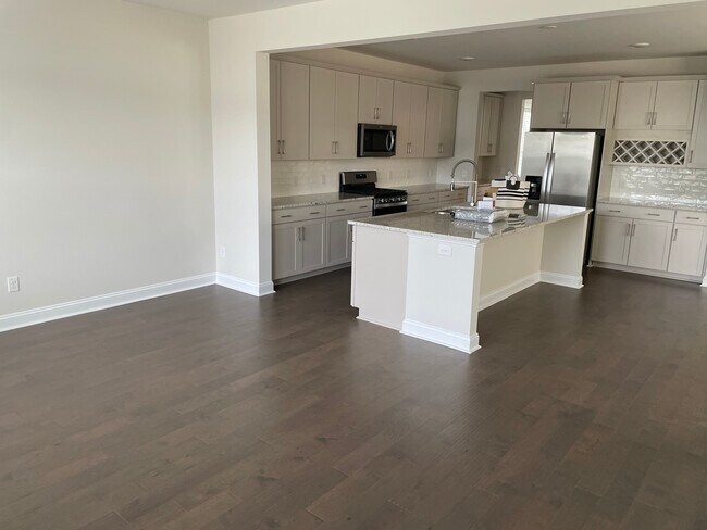 Building Photo - 489 Spring Hollow Dr