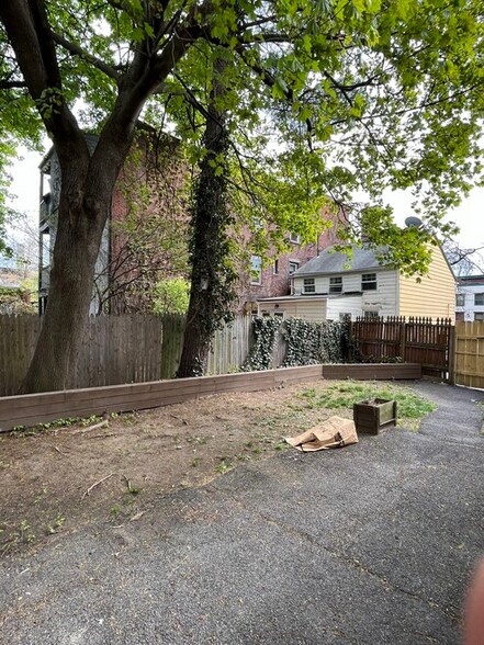 Building Photo - 365 Hamilton St