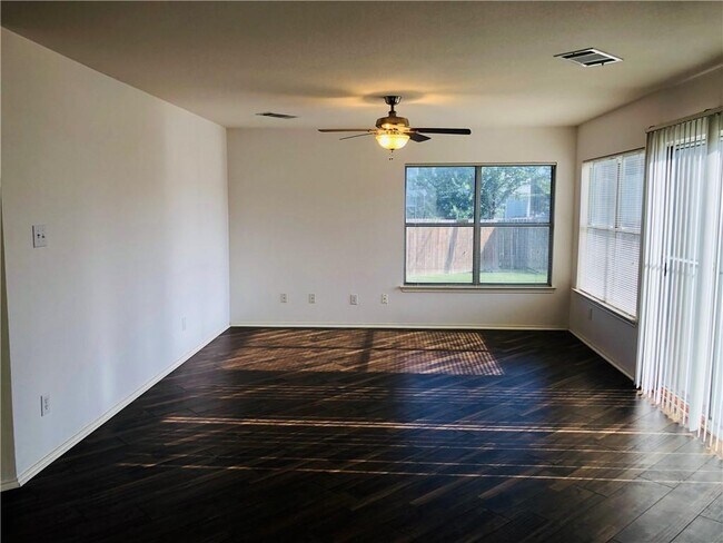 Building Photo - 1304 Water Spaniel Way