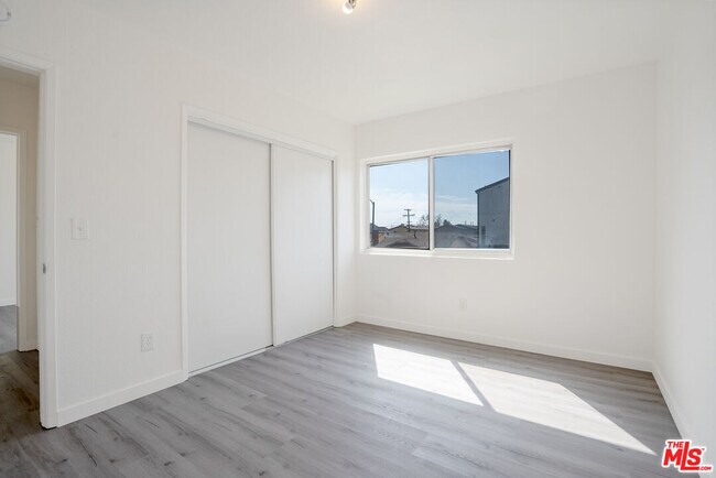 Building Photo - 241 W 84th St