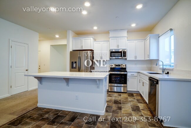 Building Photo - 644 Cheshire Dr