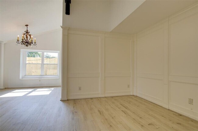 Building Photo - 15803 Pryor Dr