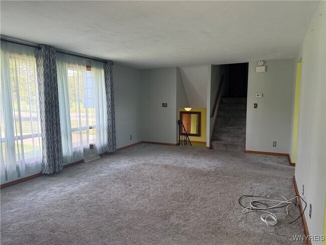 Building Photo - 559 Mapleview Rd