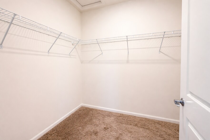 Building Photo - 49773 Lantern Way