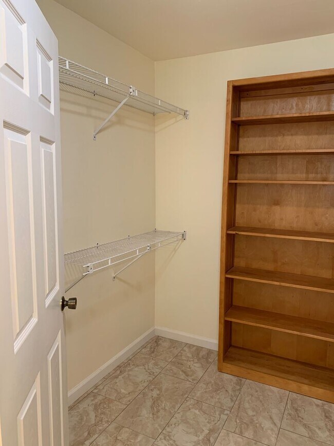 Building Photo - 2579 Pepperwood Dr