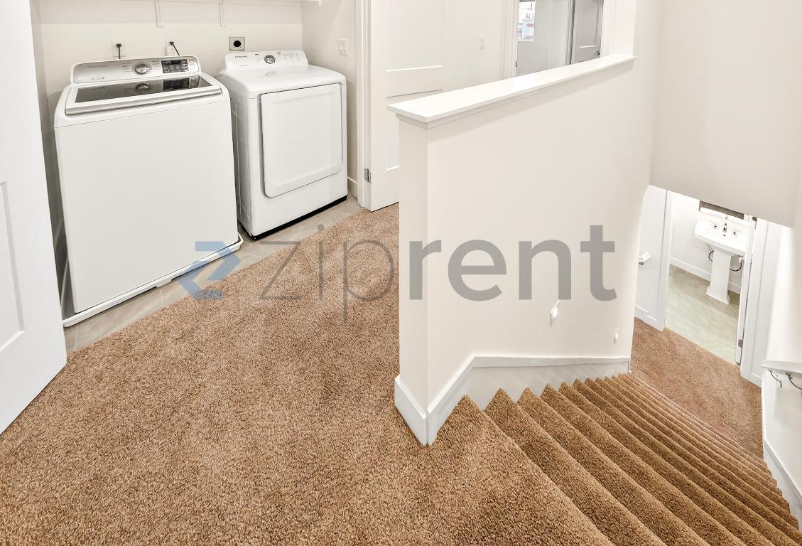 Building Photo - 2215 W Orange Ave