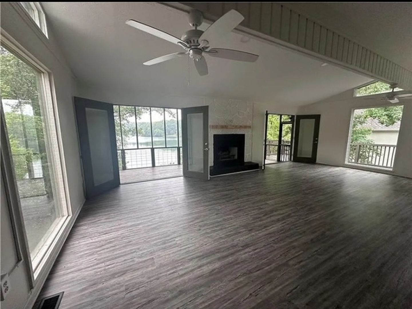 Building Photo - 5197 Woodmont Dr