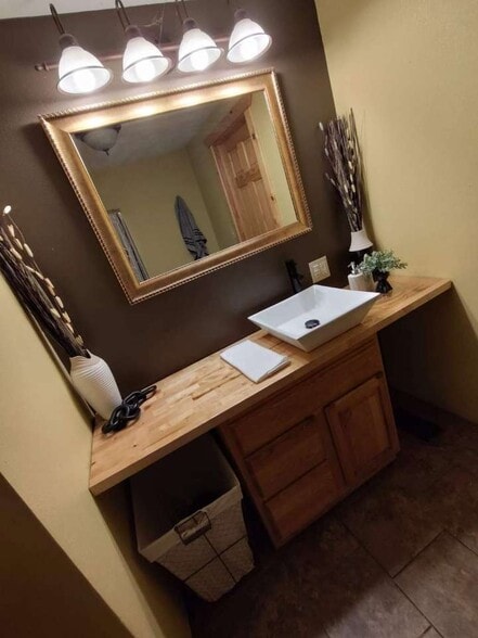 Building Photo - 412 N Edwards St