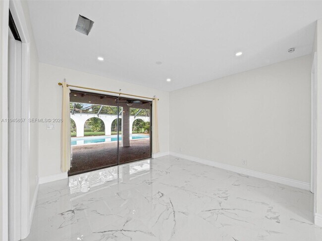 Building Photo - 10251 NW 39th Ct