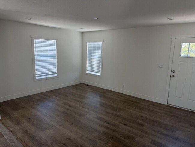 Building Photo - 5030 Denning St