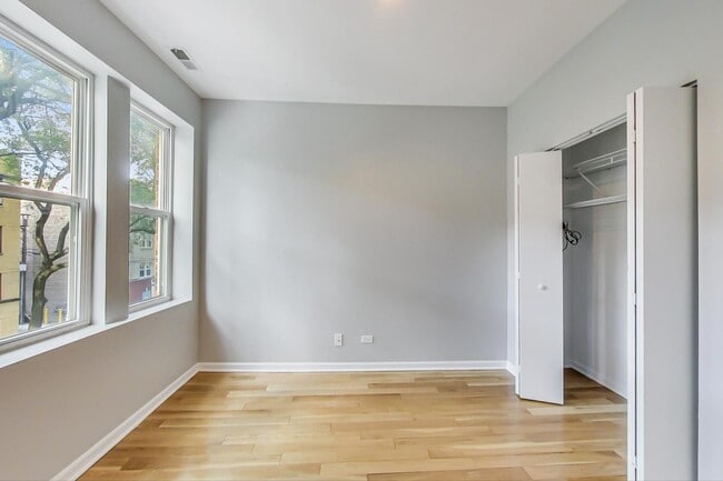 Building Photo - Gorgeous 2 Bed, Plus Sunroom/Office, 1 Bat...