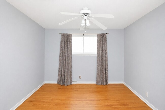 Building Photo - 4843 Elm St