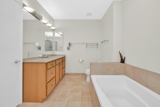 Building Photo - 550 W Fulton St