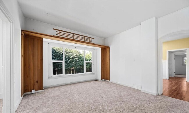 Building Photo - Charming Craftsman Rental in a Prime Bellingham Location