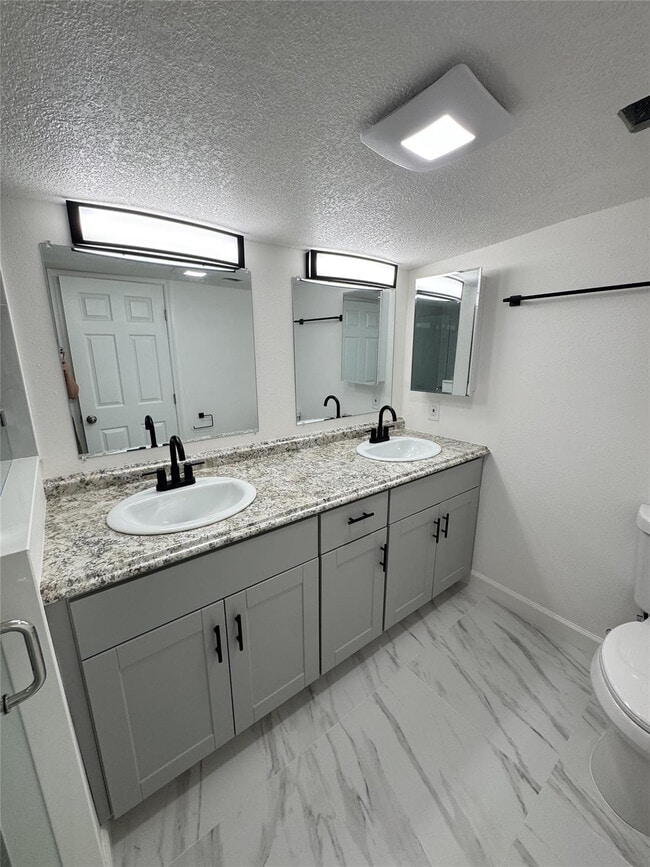 Building Photo - 909 36th St