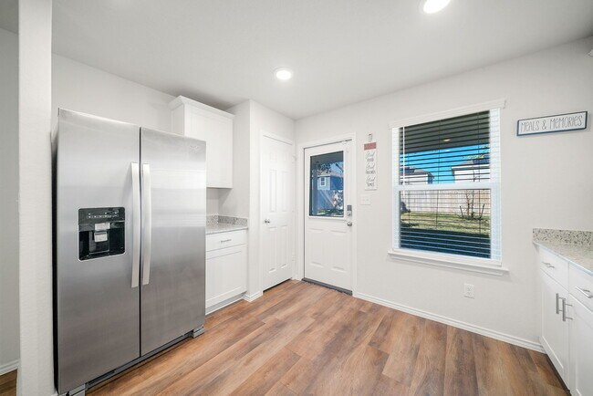 Building Photo - 13721 Crossbow Rdg