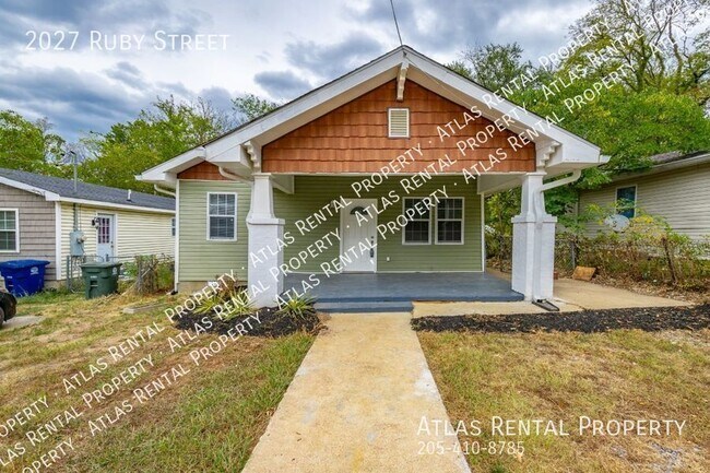 Primary Photo - 2027 Ruby St