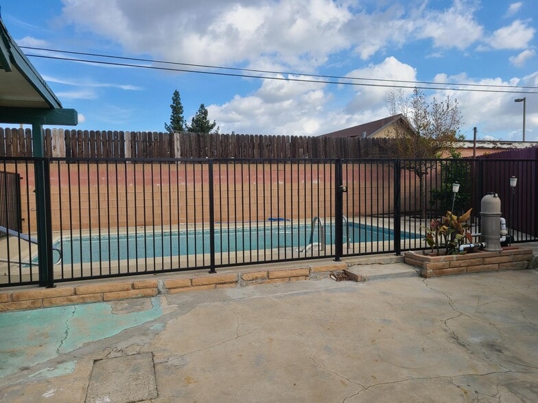 Building Photo - 21363 E Calora St