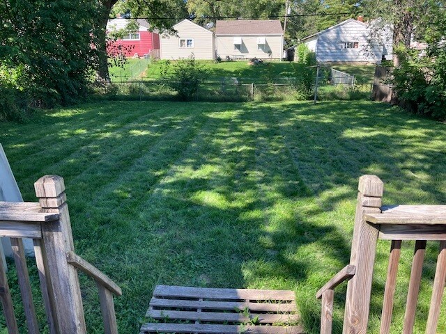 Large backyard with deck - 3031 W Proctor St