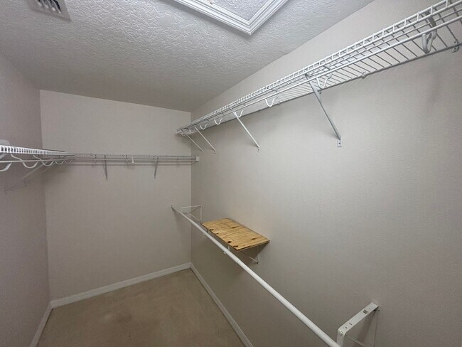 Building Photo - Move in ready 3/2 in 55+ community - near everything