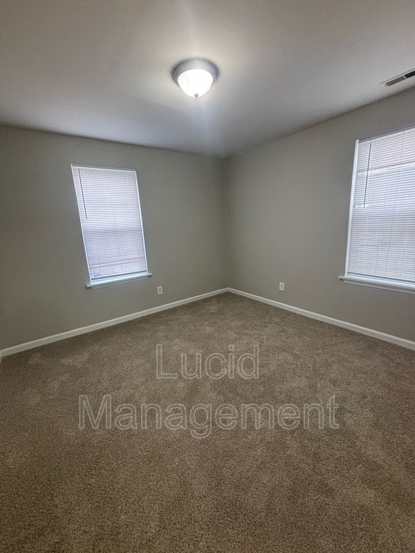 Building Photo - 910 W Whitney Ave