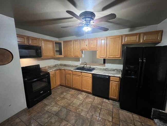 Building Photo - 8978 Gardengate Dr