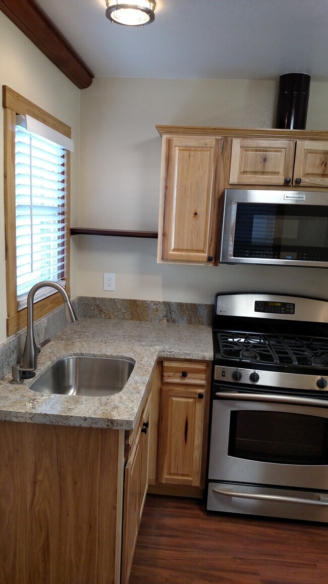 Primary Photo - 225 Southlook Ave