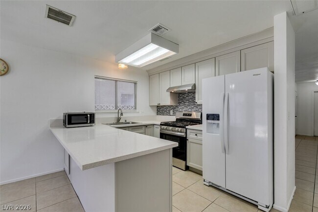 Building Photo - 5847 Alcott Ave