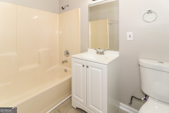 Building Photo - 3470 Valley Oaks Rd