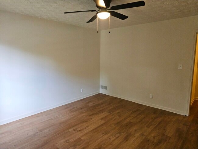 Building Photo - 490 S Jeff Davis Dr
