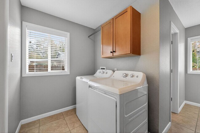 Building Photo - Charming 2BR House in Erie