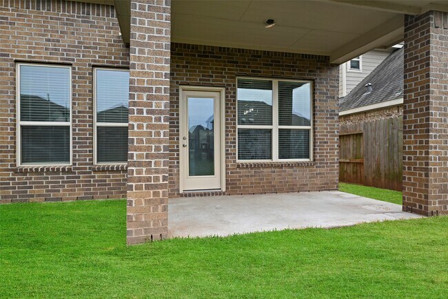 Building Photo - 2411 Lowndes Point