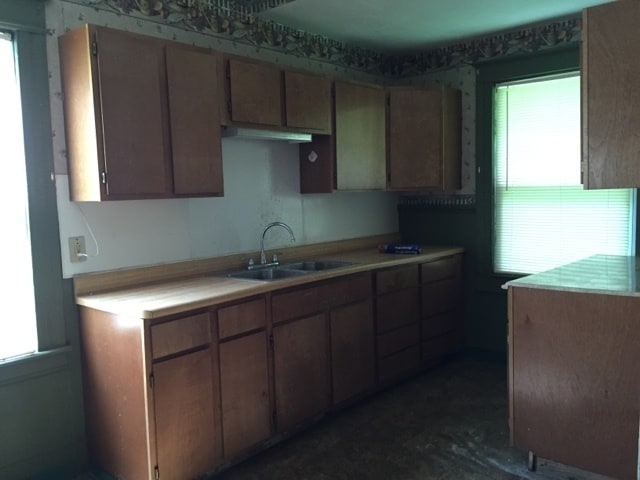 Building Photo - HUGE SINGLE FAMILY FOR RENT !!