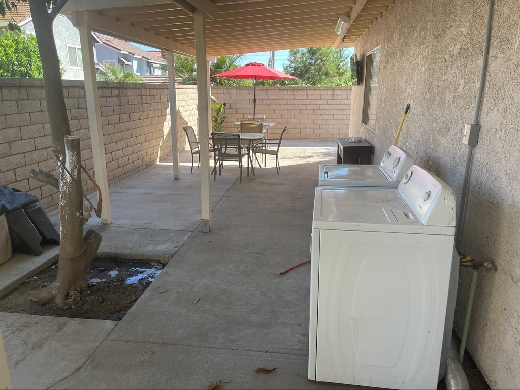 PATIO, WASHER, DRYER - 13601 Oxford Ct