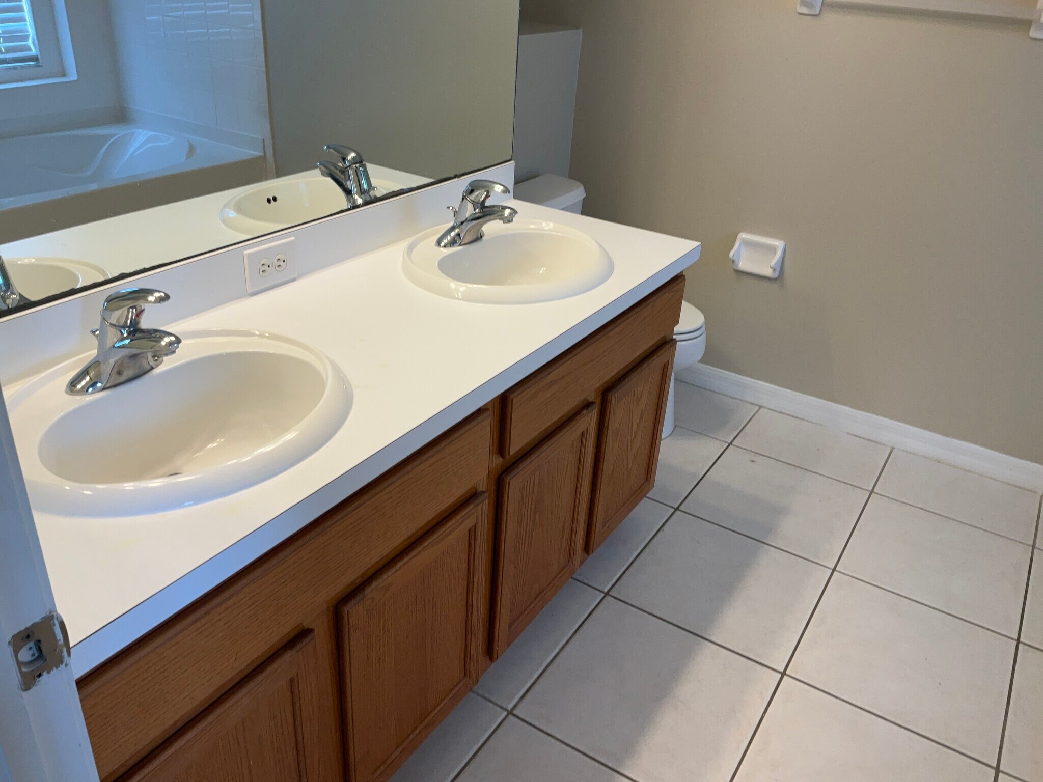 Building Photo - 1004 Cristelle Jean Dr