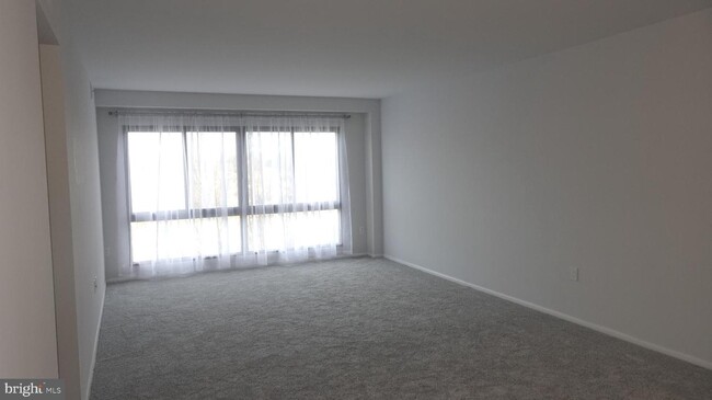 Building Photo - 7600 Roosevelt Blvd