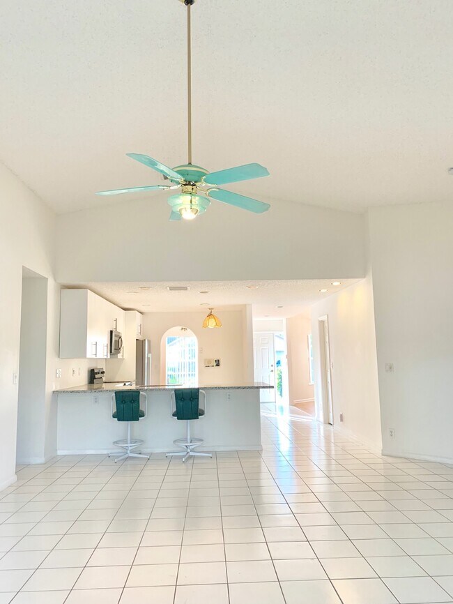 Building Photo - 2444 Stonegate Dr