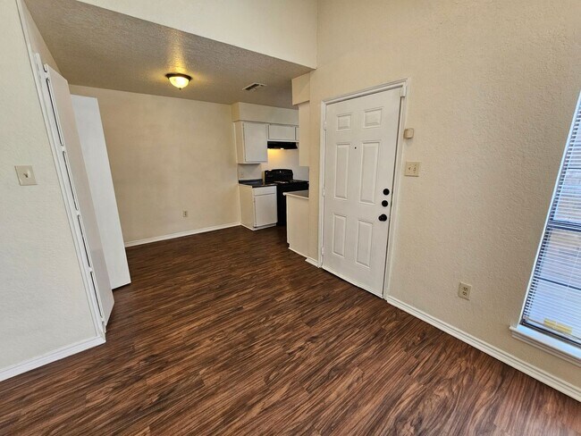 Building Photo - 3125 Tudor Ln