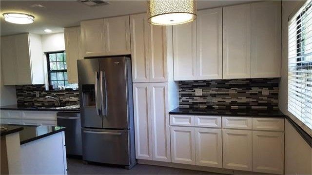 Building Photo - 1913 Heathwood Cir