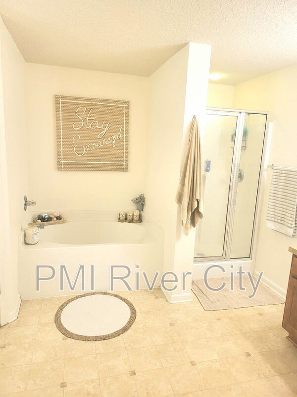 Building Photo - 2132 Sotterley Ln