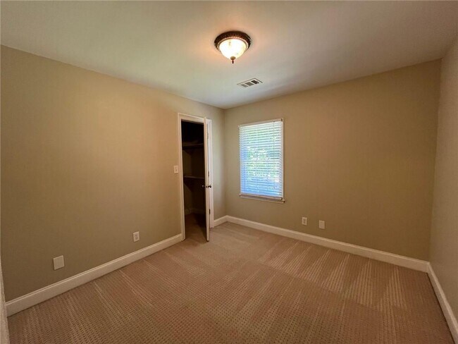 Building Photo - 2237 Chimney Springs Dr