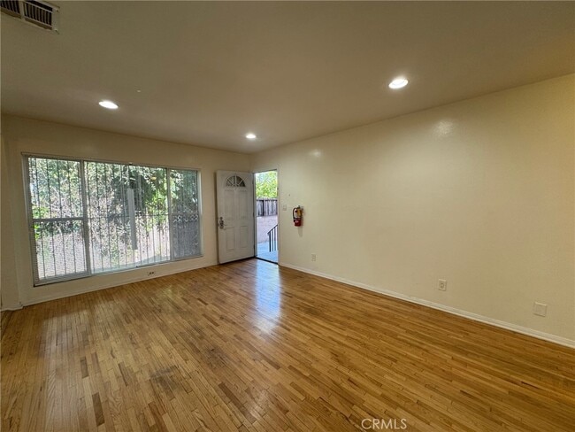 Primary Photo - 1372 W 36th St