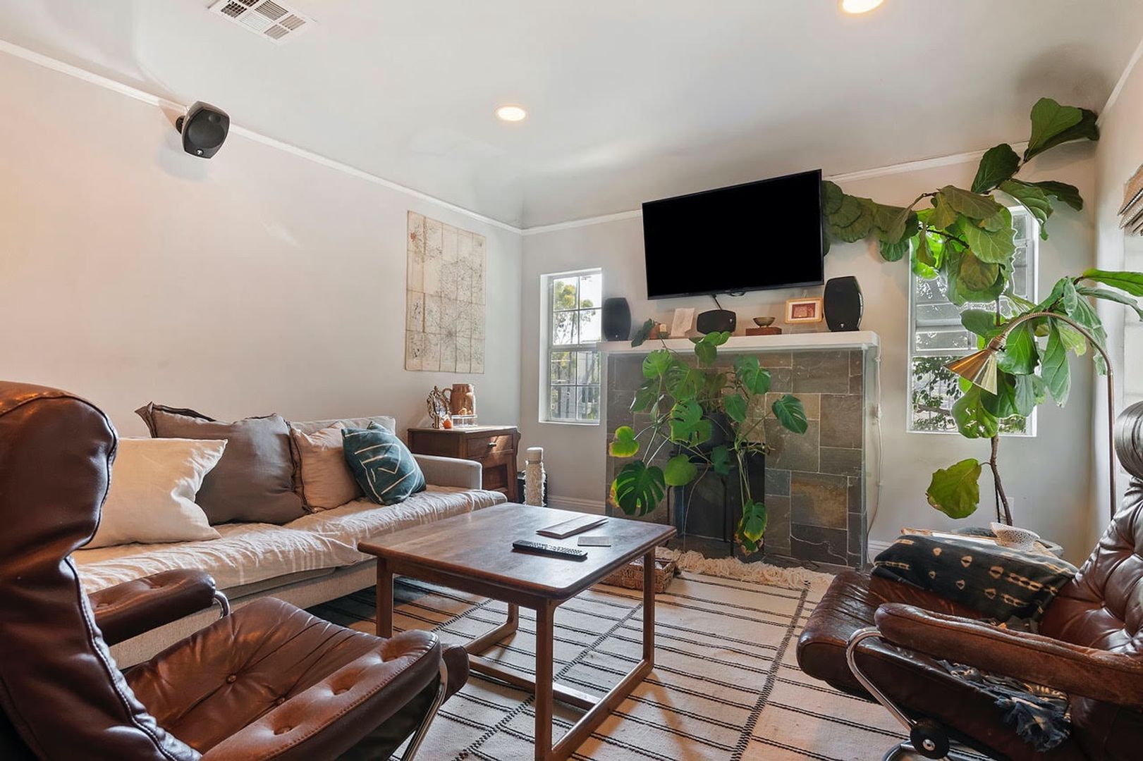 Building Photo - 703 N Ave 54