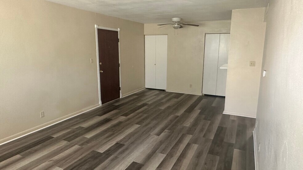 Building Photo - 2365 Collins Dr