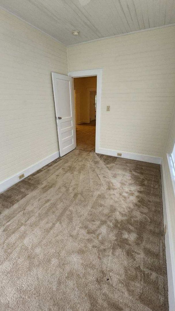 Building Photo - 1 Bedroom Apartment near Lake Olmstead