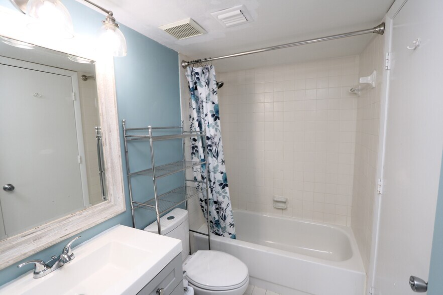 Building Photo - 2207 San Marco Rd